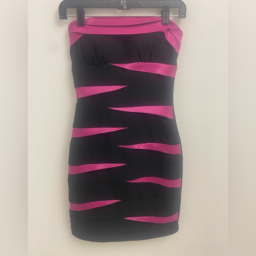 dress, strapless, ruchet tiered, mini, hot pink, small